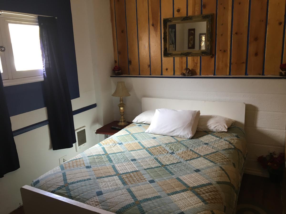 Midway Motel Caliente Bagian luar foto